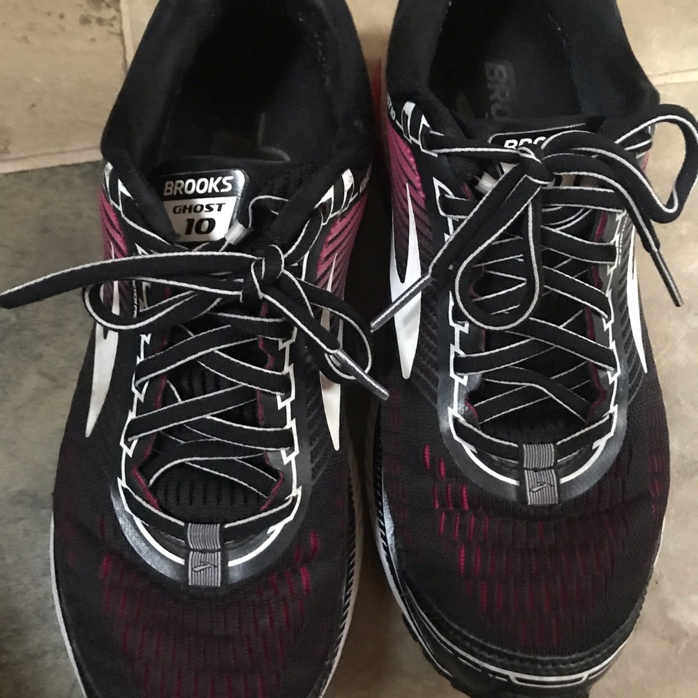 Brooks ghost 10 size 9 women’s